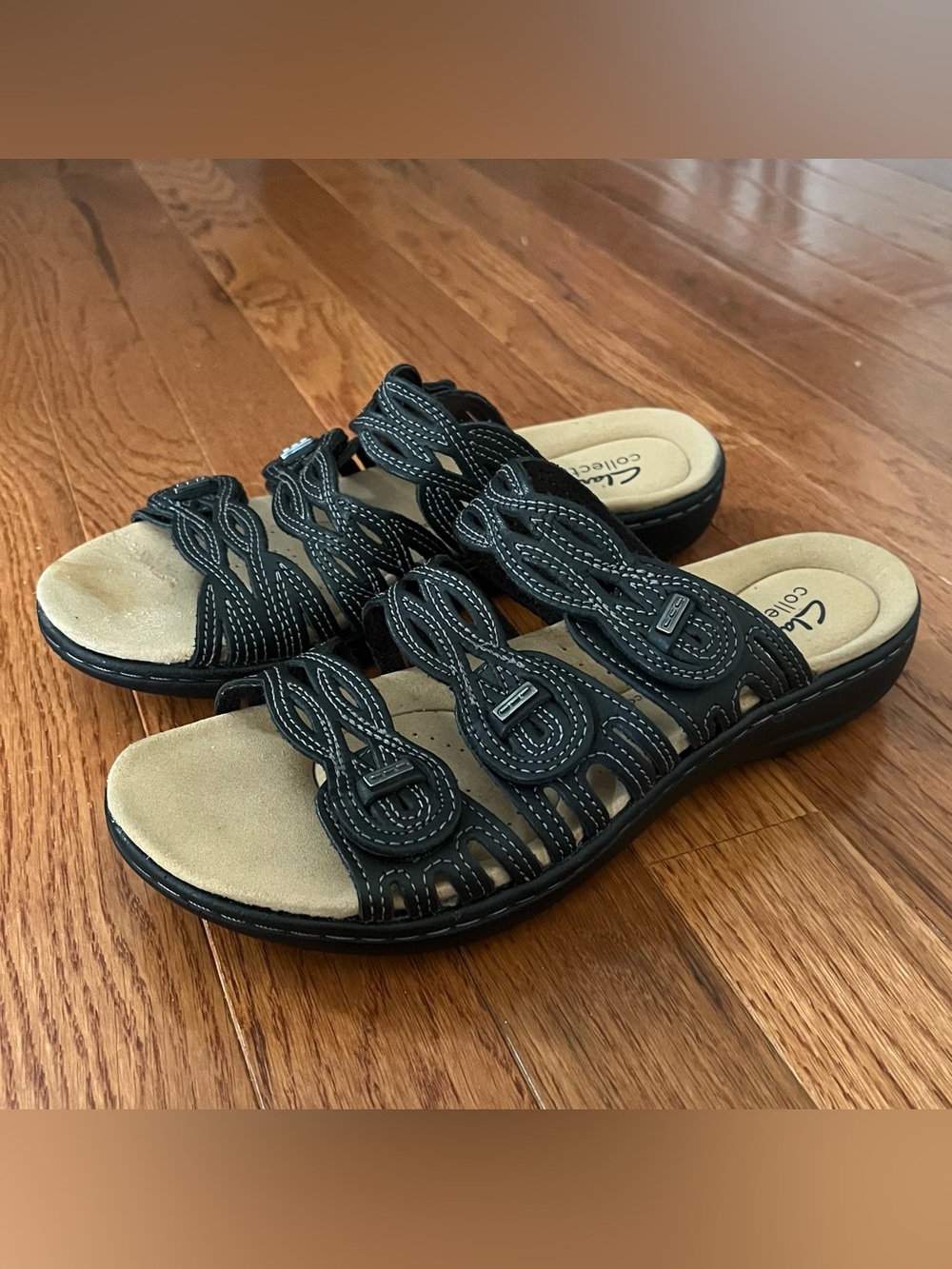 Clarks Laurieann Ruby Sandals black leather Size 7 M hook-and-loop straps - Picture 2 of 9